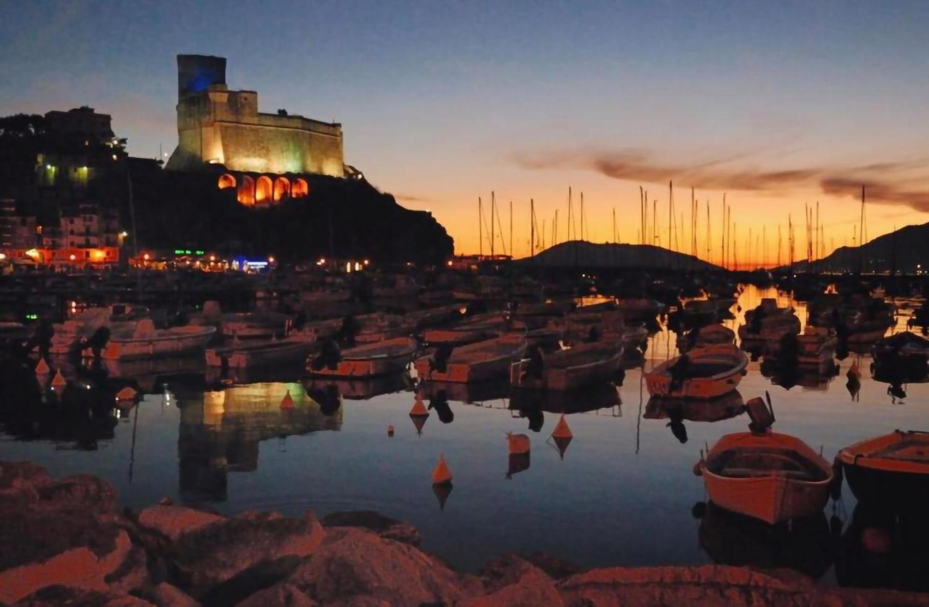 Affittacamere "In Piazzetta Da Vasco" Lerici Exteriör bild