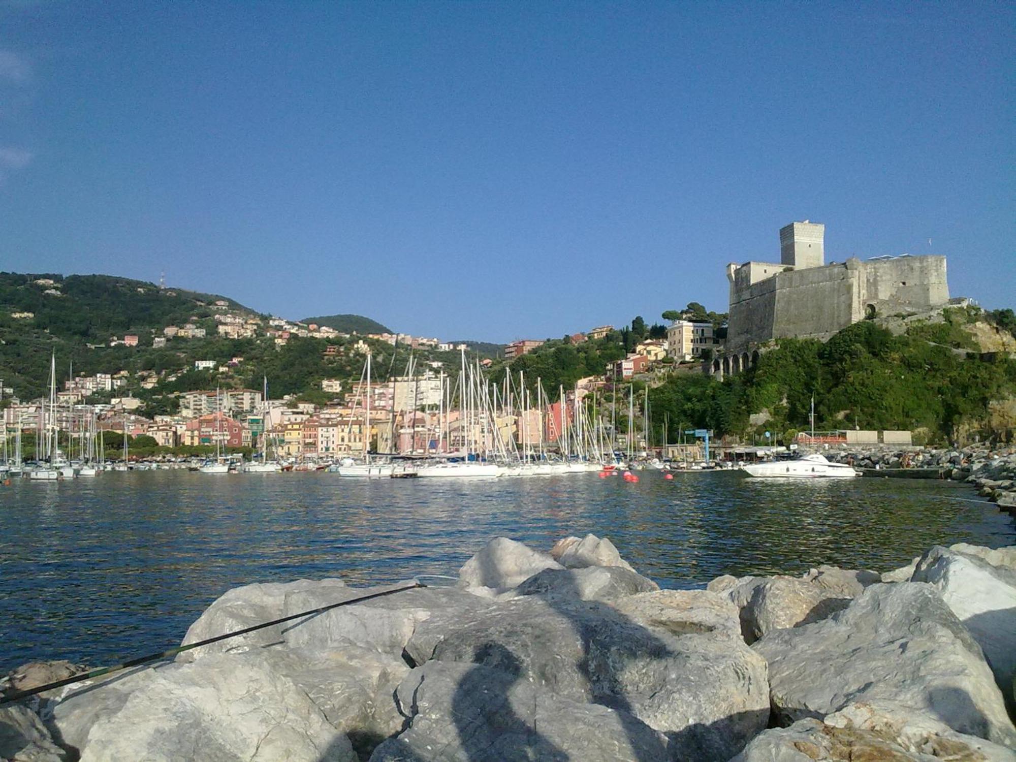 Affittacamere "In Piazzetta Da Vasco" Lerici Exteriör bild