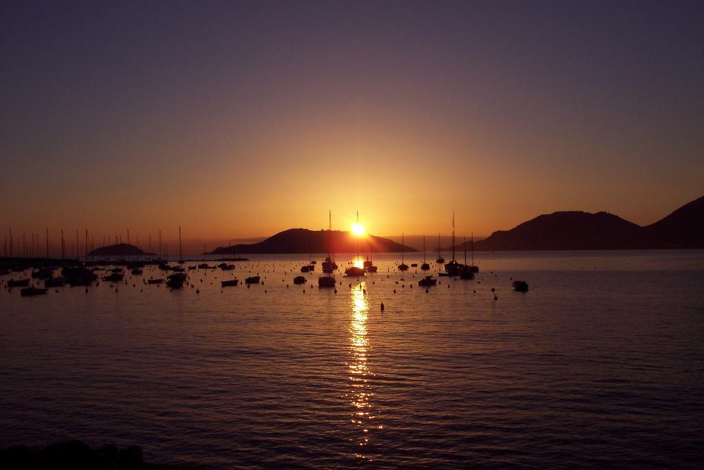 Affittacamere "In Piazzetta Da Vasco" Lerici Exteriör bild