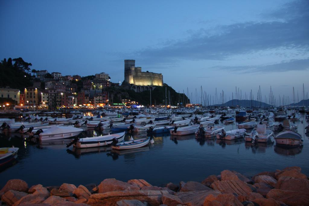 Affittacamere "In Piazzetta Da Vasco" Lerici Exteriör bild