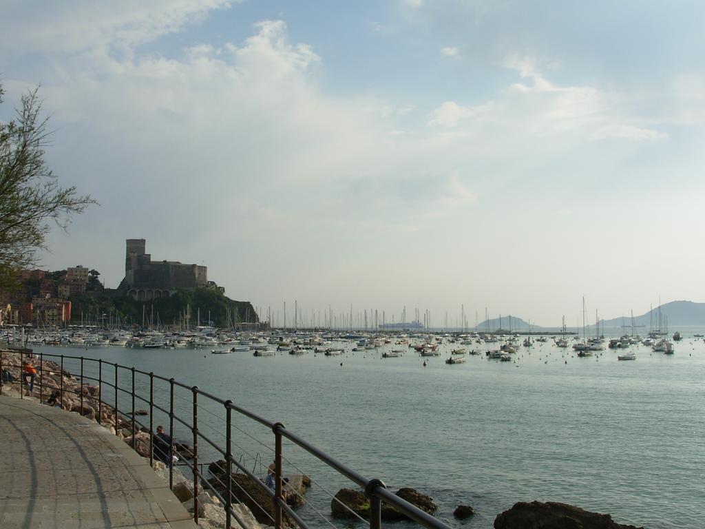Affittacamere "In Piazzetta Da Vasco" Lerici Exteriör bild
